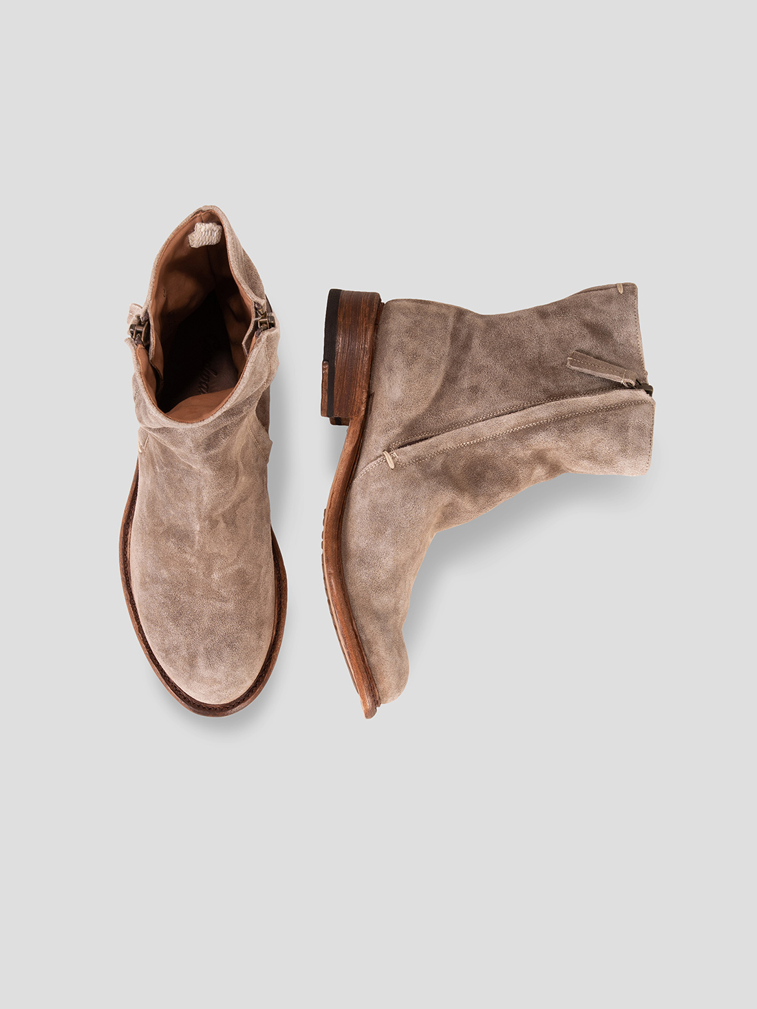 Detailansicht von Stiefelette aus Veloursleder von CORDWAINER