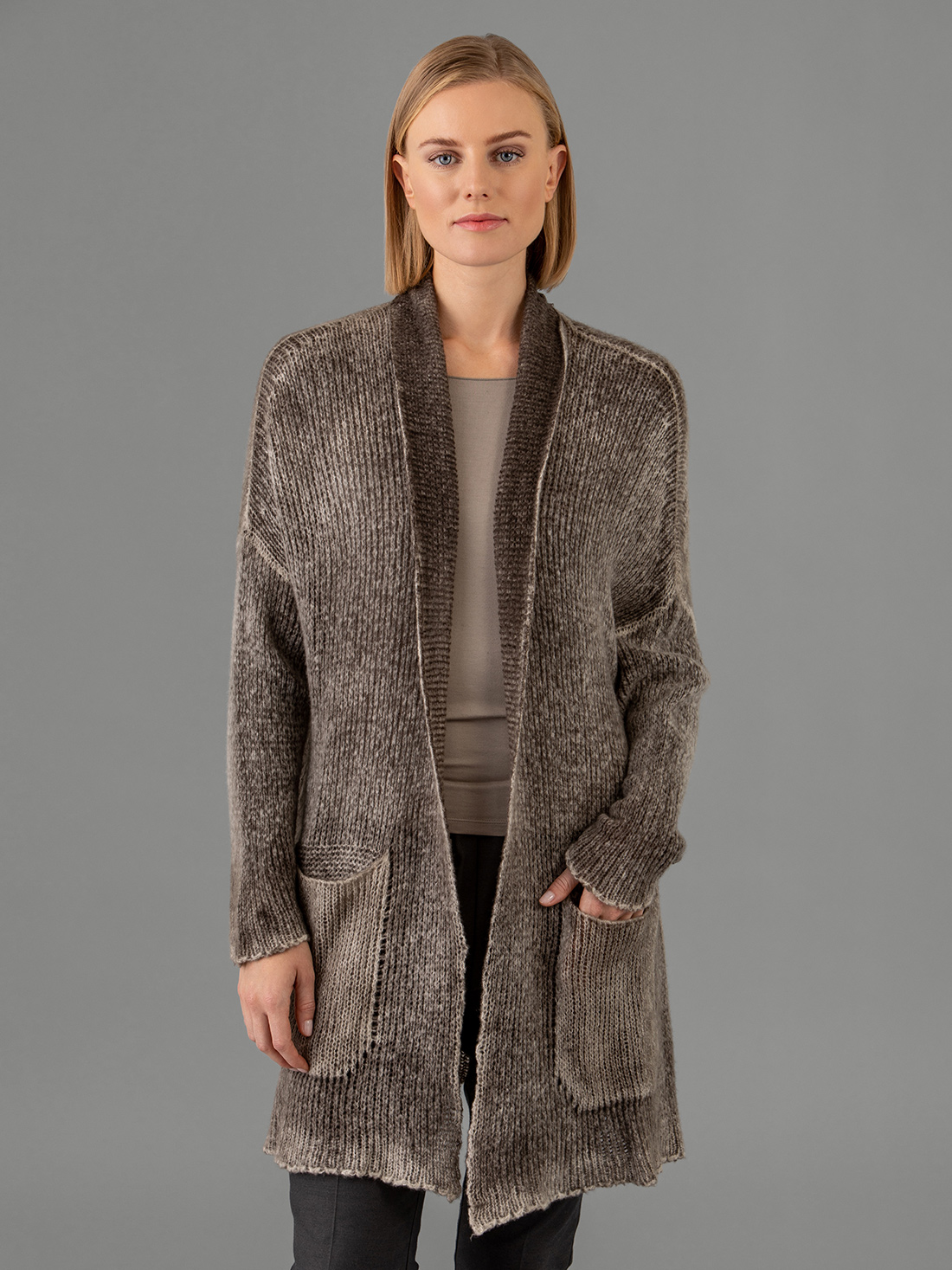 Detailansicht von Cardigan aus Cashmere von AVANT TOI