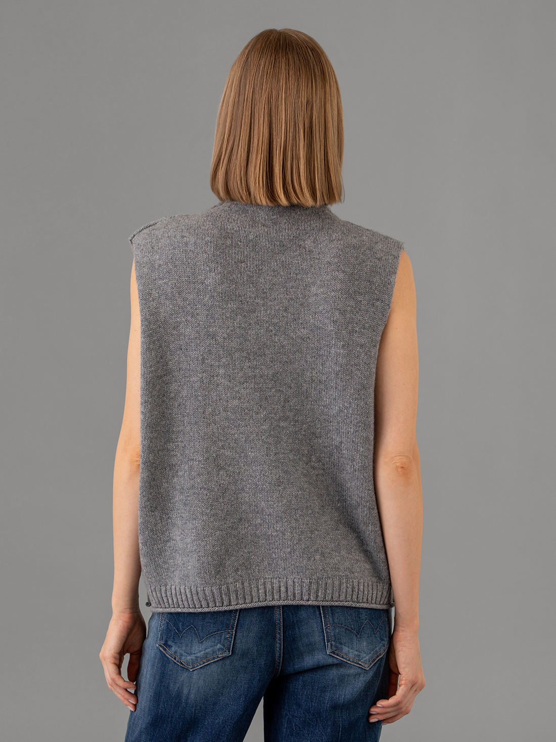 Detailansicht von Pullunder aus Cashmere von LISA YANG