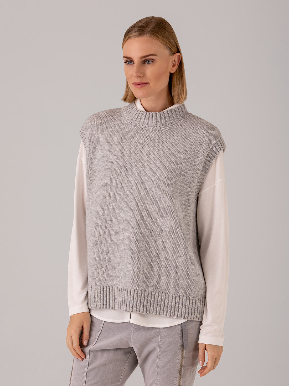 Detailansicht von Pullunder aus Wolle von ARMEDANGELS