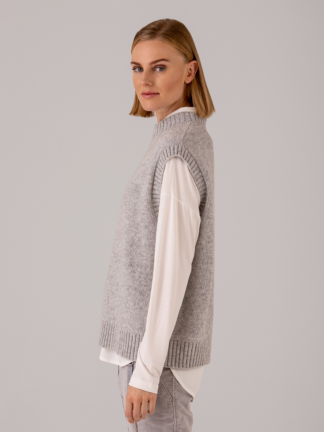 Detailansicht von Pullunder aus Wolle von ARMEDANGELS