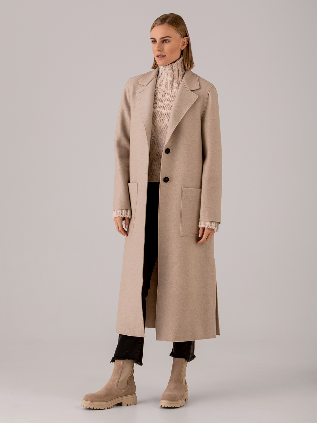 Detailansicht von Langer Mantel von HARRIS WHARF LONDON