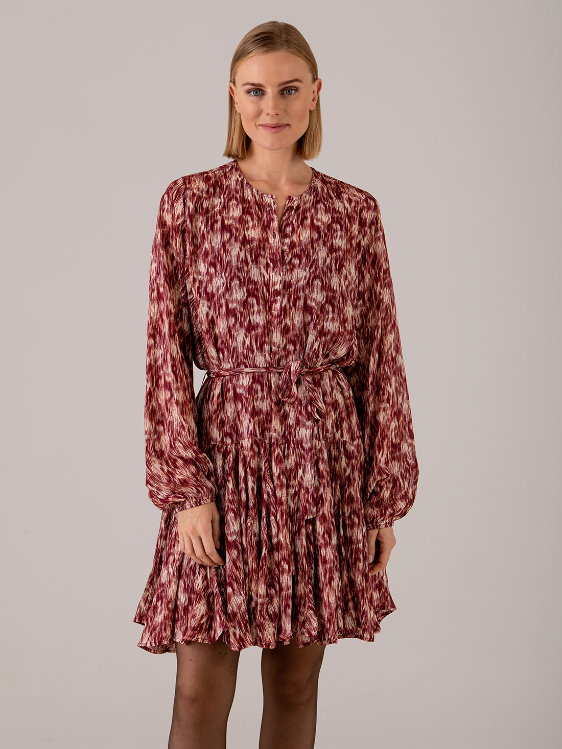 Detailansicht von Kurzes Blusenkleid von CIRCLE OF TRUST