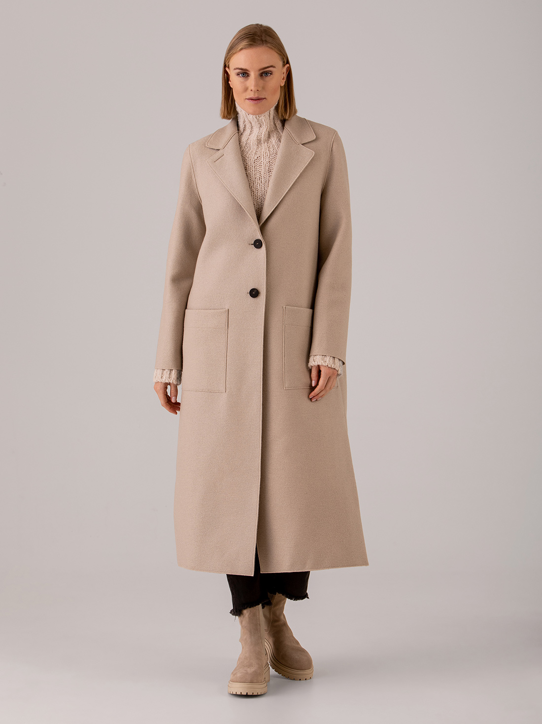 Detailansicht von Langer Mantel von HARRIS WHARF LONDON