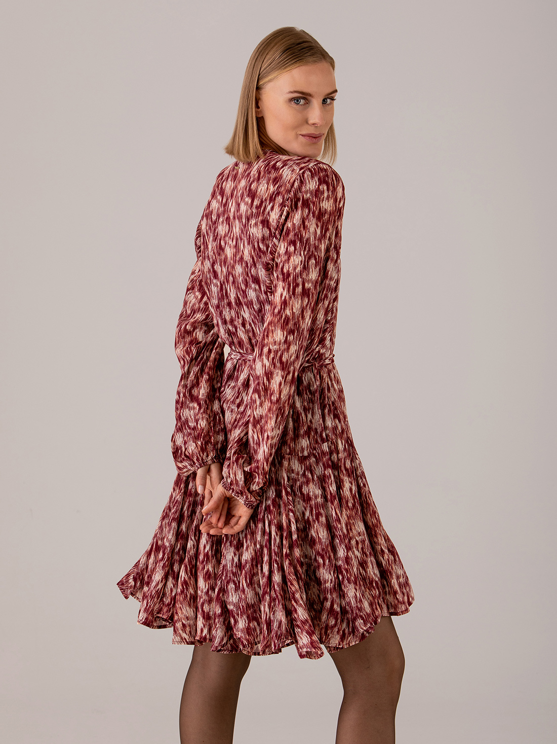 Detailansicht von Kurzes Blusenkleid von CIRCLE OF TRUST