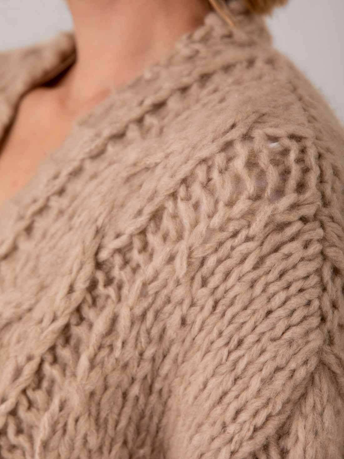 Detailansicht von Cardigan aus Cashmere von ELLA SILLA