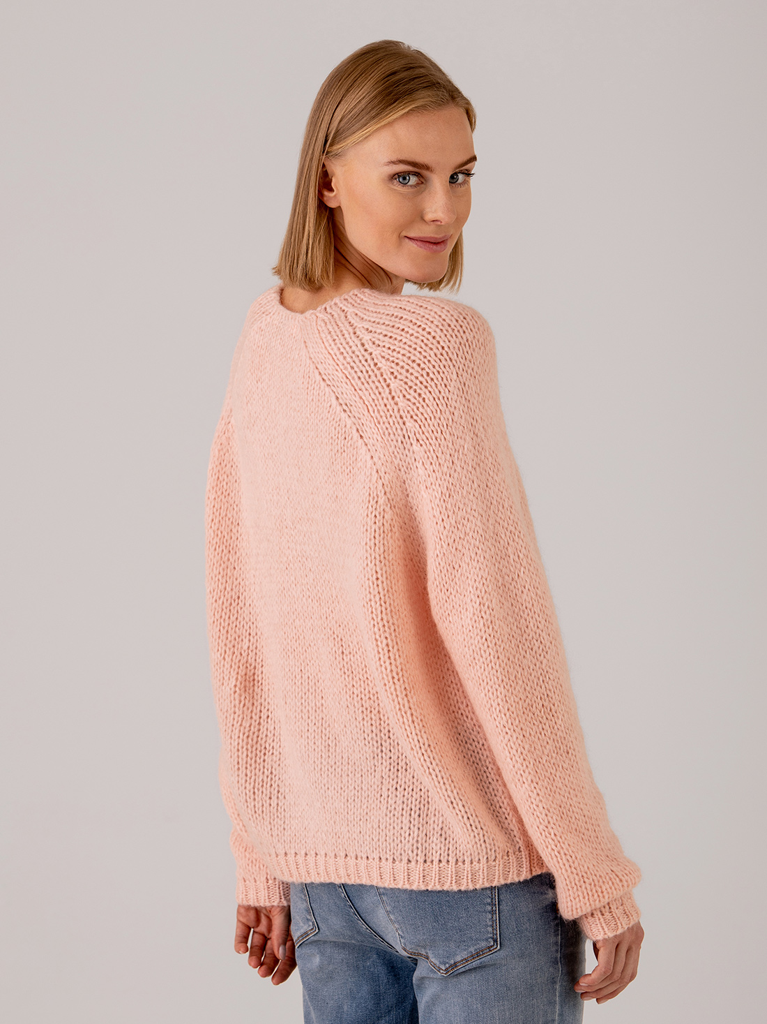 Detailansicht von Pullover von SIBIN LINNEBJERG