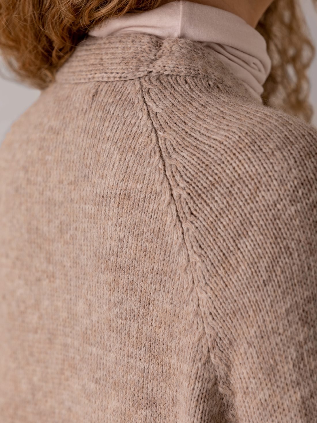 Detailansicht von Langer Cardigan von SIBIN LINNEBJERG