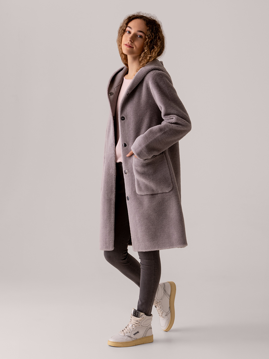 Detailansicht von Wendbarer Kunstfell-Mantel von OAKWOOD