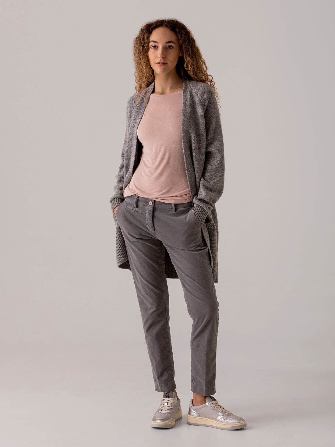 Detailansicht von Langer Cardigan von SIBIN LINNEBJERG