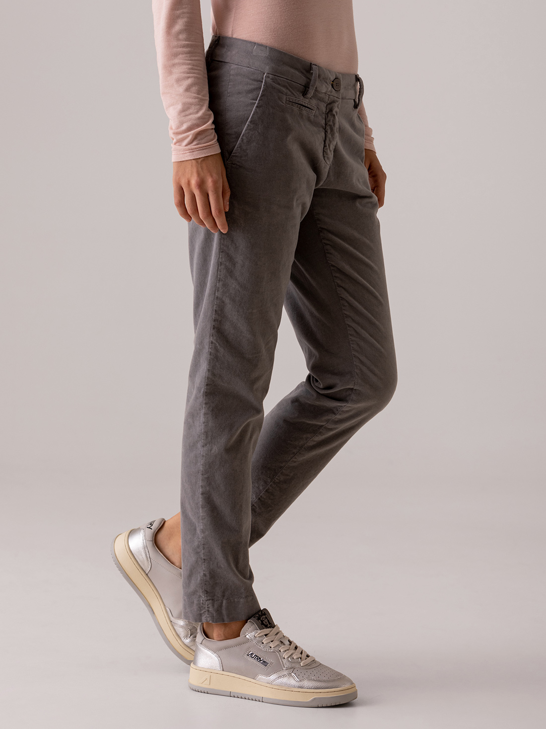 Detailansicht von Chinohose aus Samt von MASON’S