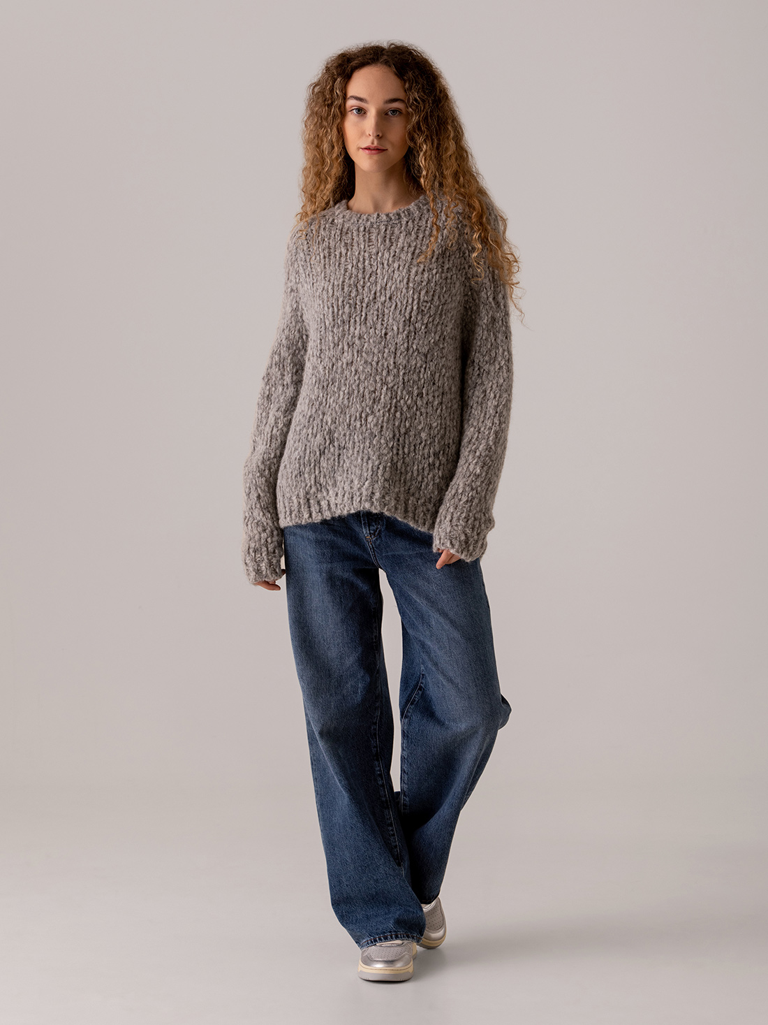 Detailansicht von Grobstrickpullover aus Alpakawolle von SIBIN LINNEBJERG