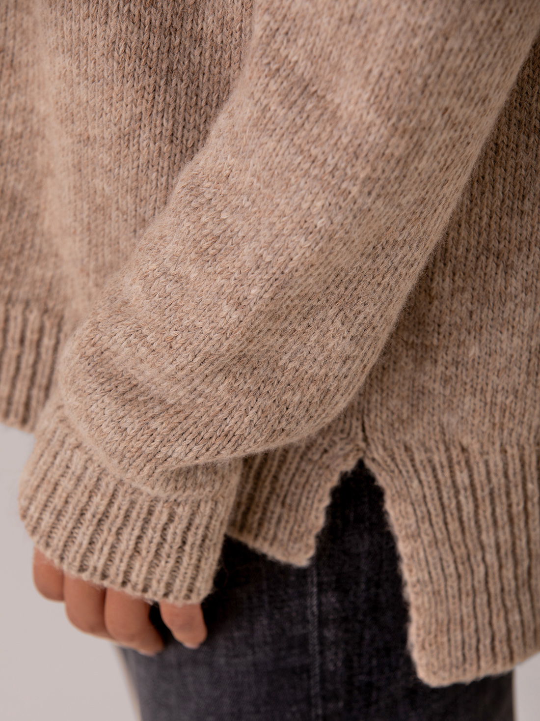 Detailansicht von Pullover von SIBIN LINNEBJERG