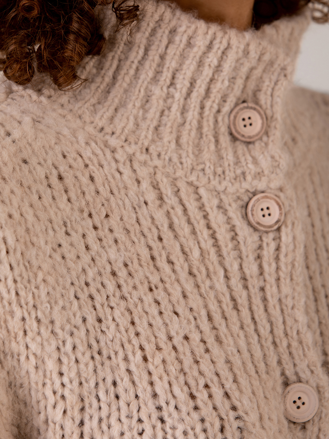 Detailansicht von Strickjacke von BELLAMY