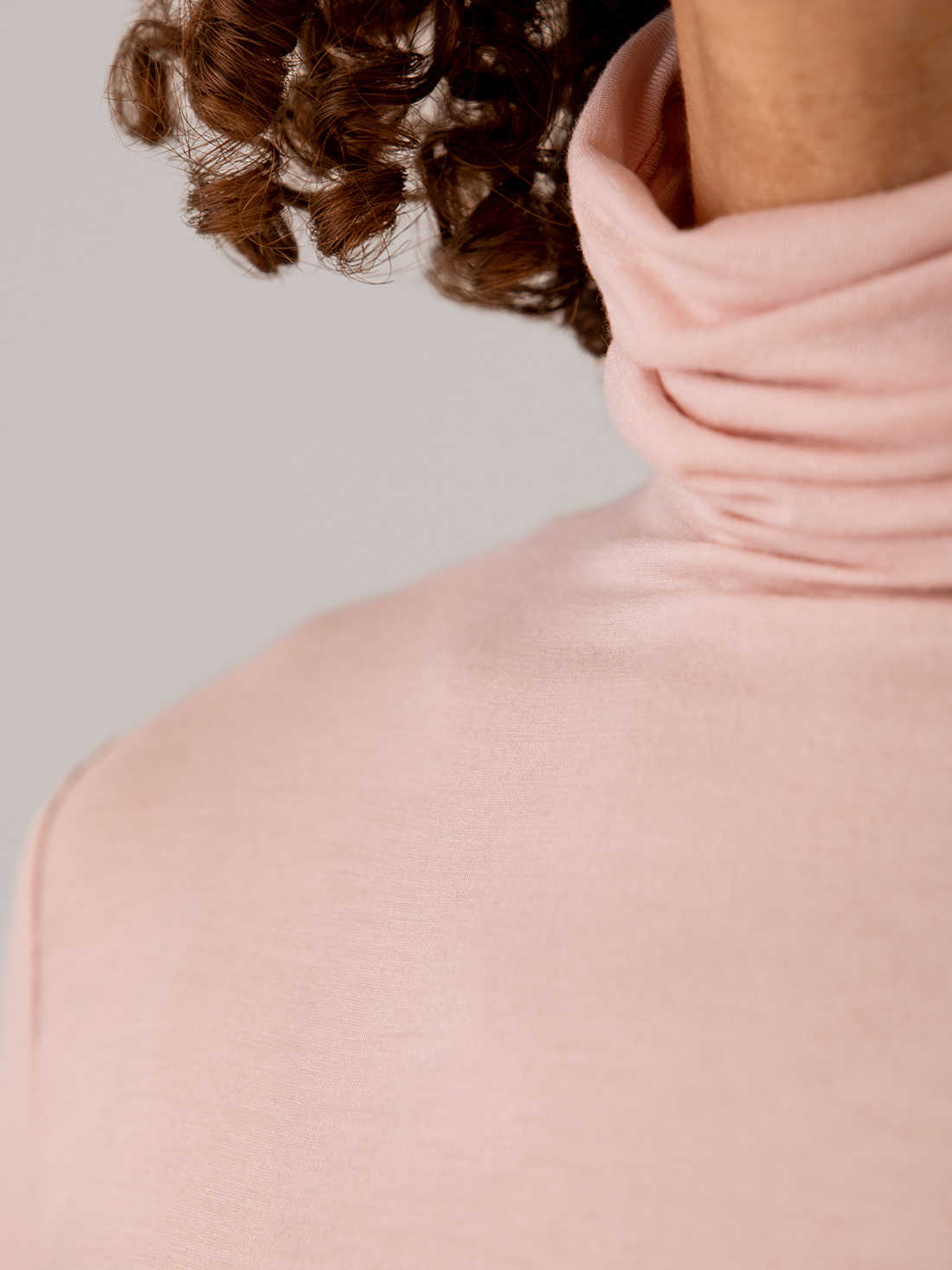 Detailansicht von Rollkragenshirt aus Modal von ANTONELLI