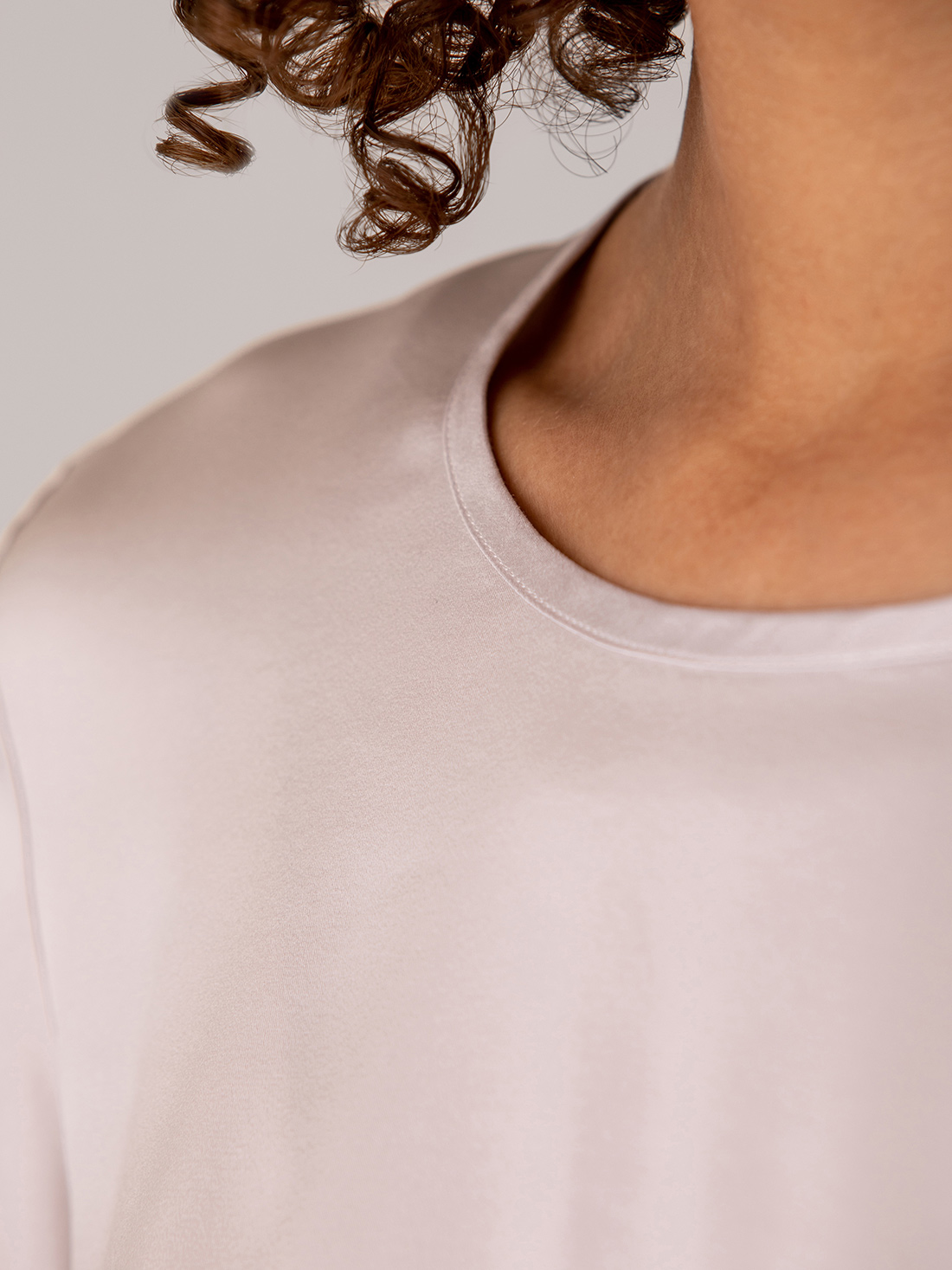 Detailansicht von Seidenbluse von ANTONELLI