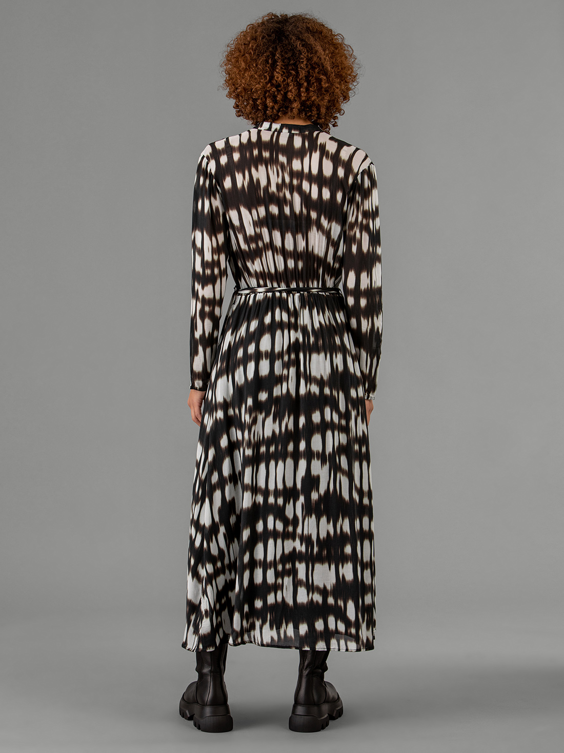 Detailansicht von Maxi-Blusenkleid von BELLA DAHL