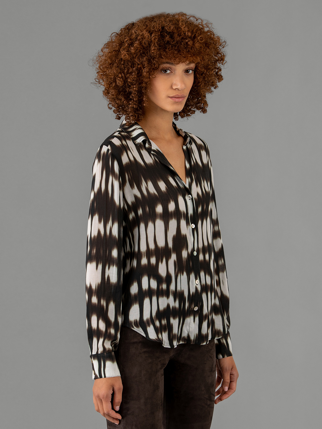 Detailansicht von Gemusterte Bluse von BELLA DAHL