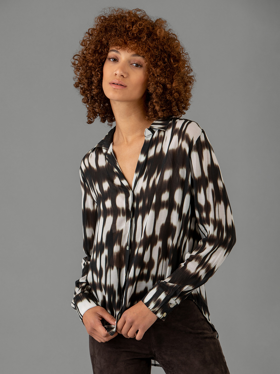 Detailansicht von Gemusterte Bluse von BELLA DAHL