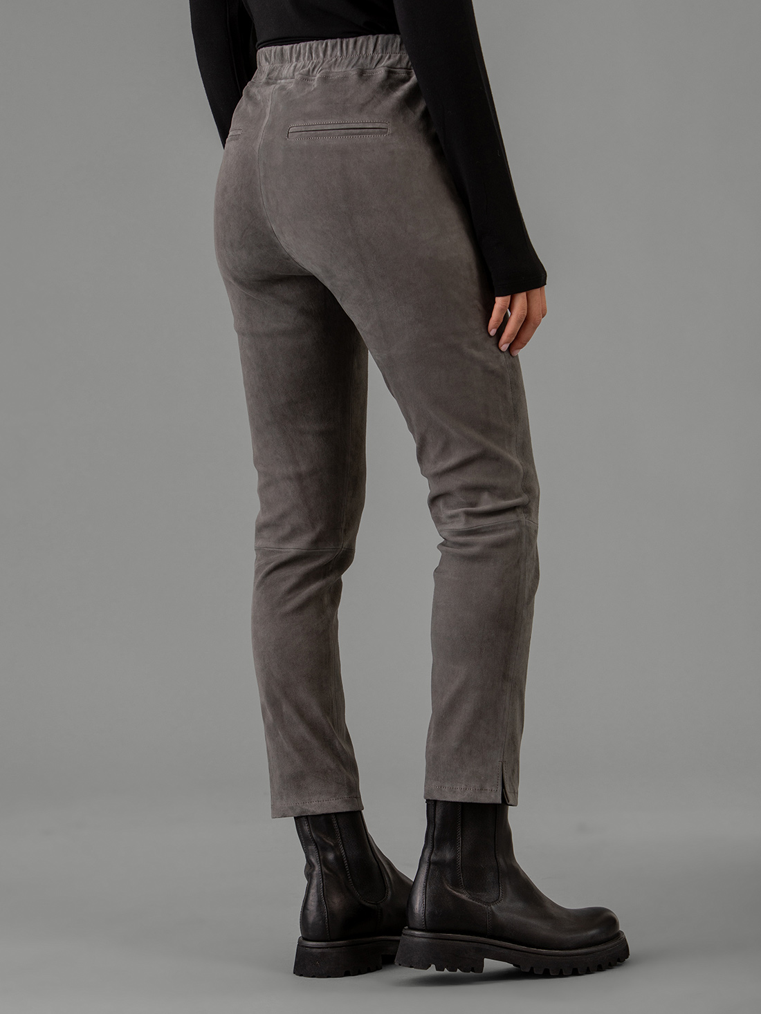 Detailansicht von Velour-Lederhose von ARMA