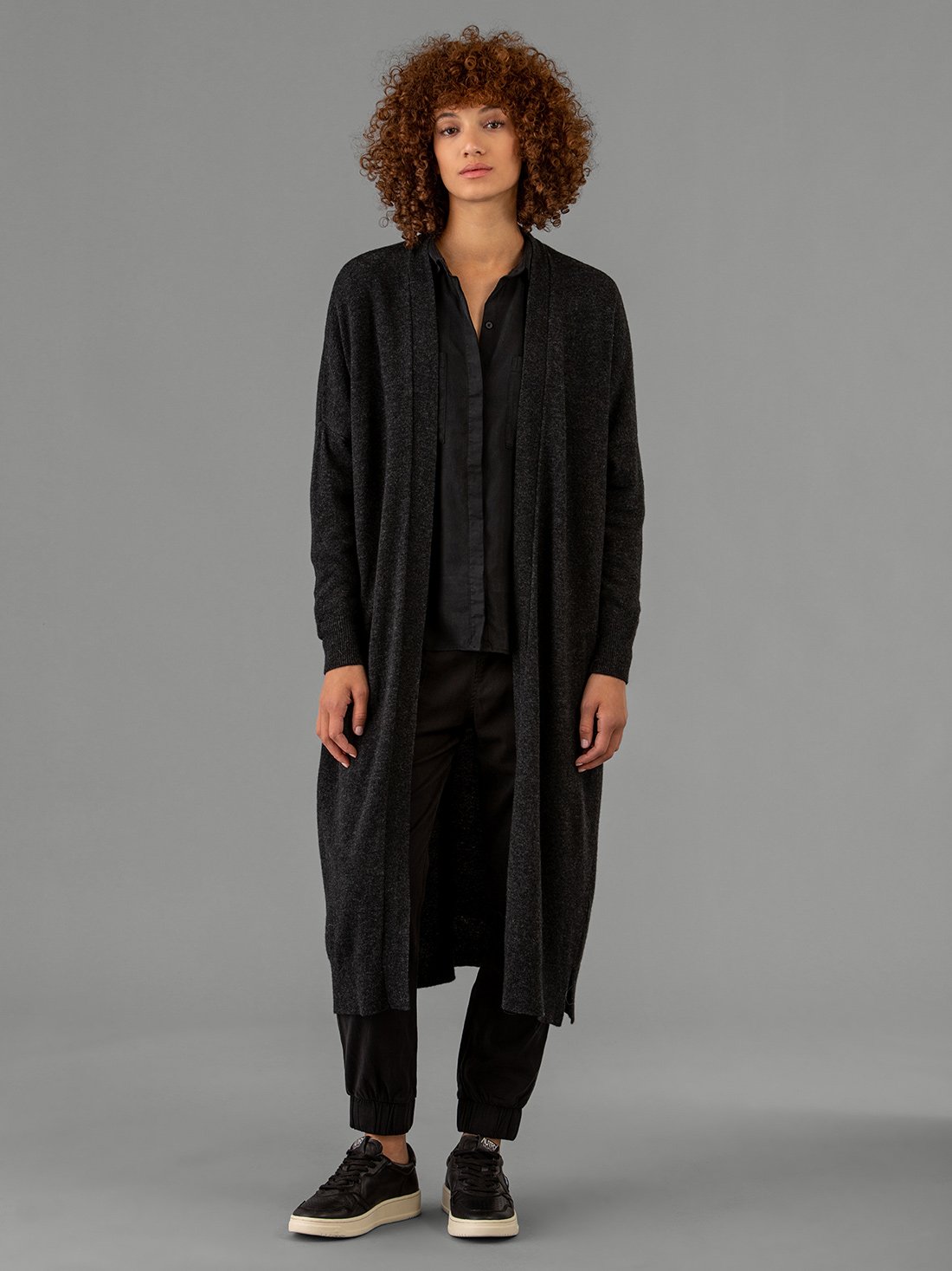 Detailansicht von Langer Cardigan von SIBIN LINNEBJERG