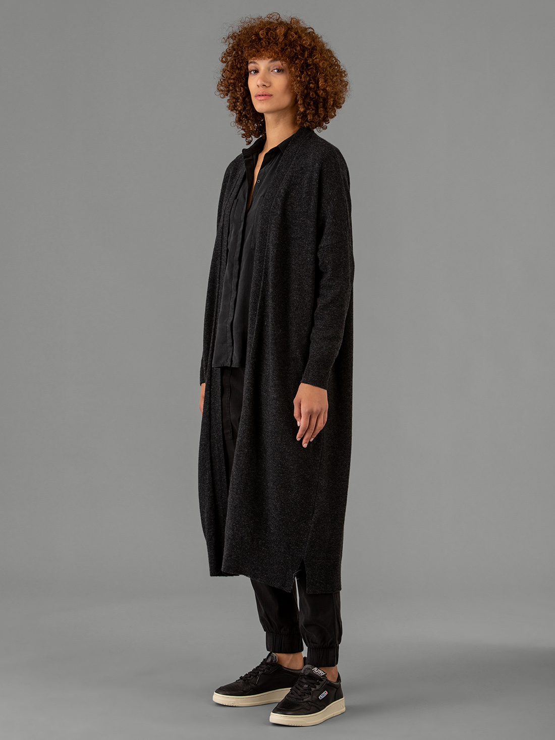 Detailansicht von Langer Cardigan von SIBIN LINNEBJERG