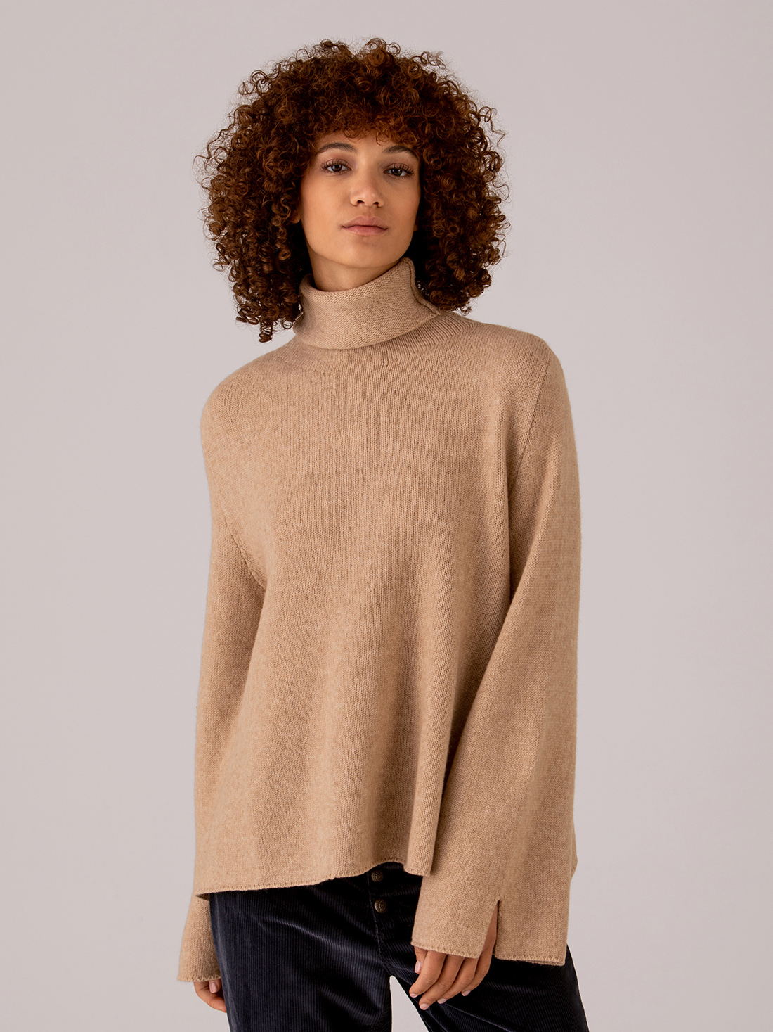 Detailansicht von Rollkragenpullover aus Merinowolle von ROBERTO COLLINA