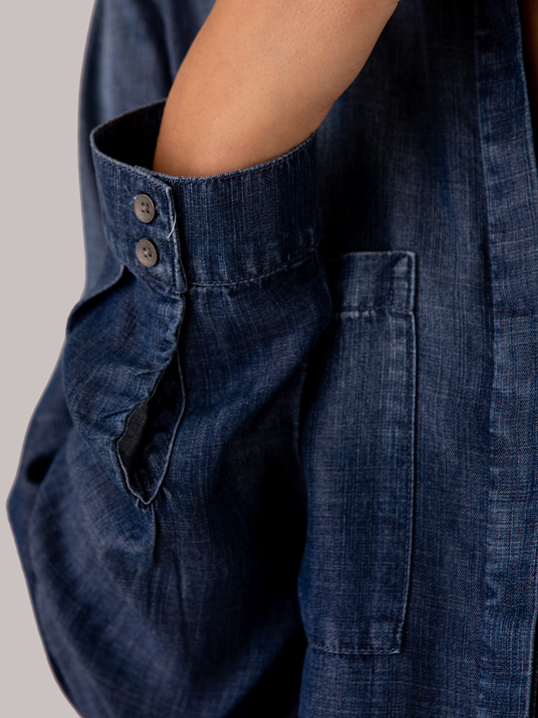 Detailansicht von Jeanshemd von BELLA DAHL