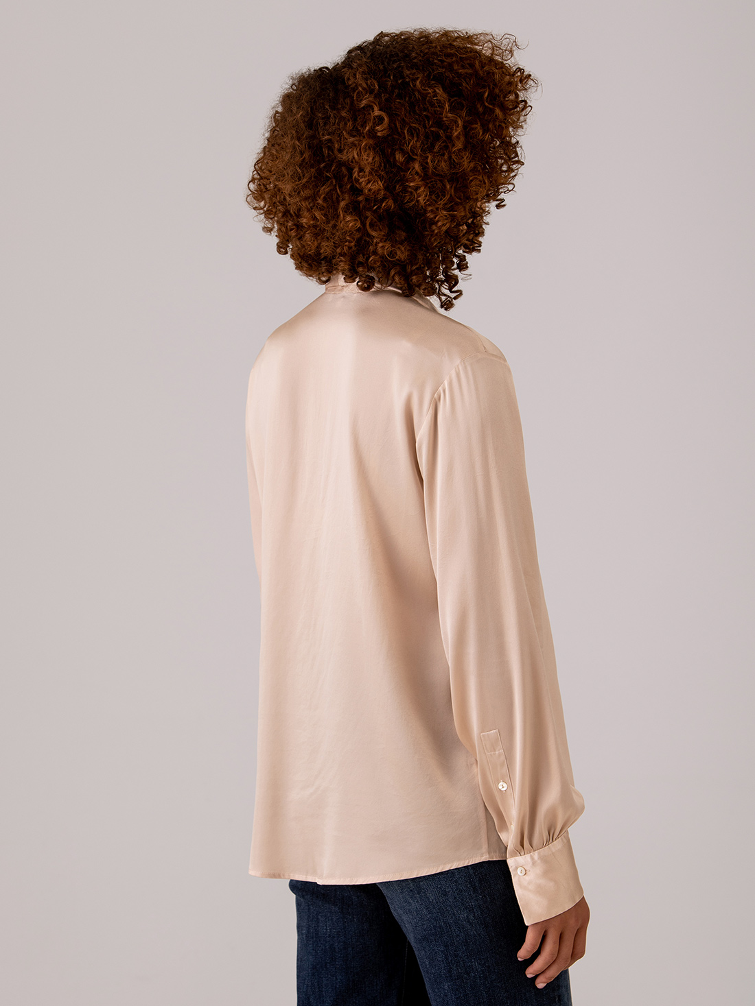 Detailansicht von Seidenbluse von ANTONELLI