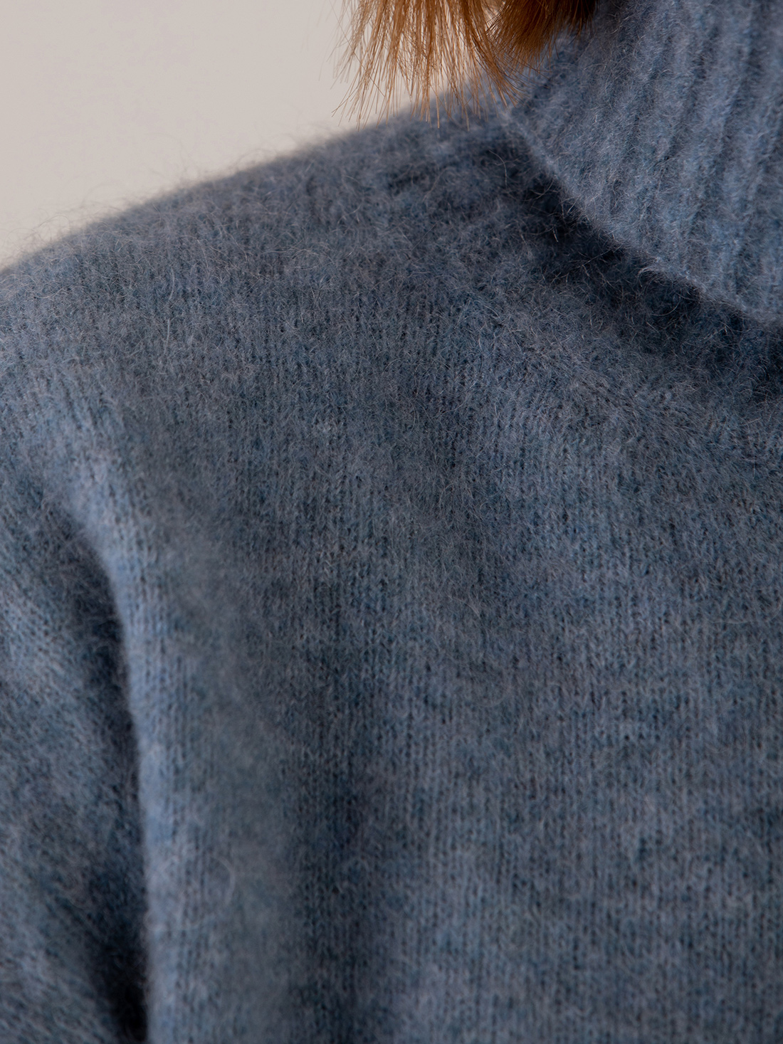 Detailansicht von Rollkragenpullover von JOHNNY LOVE