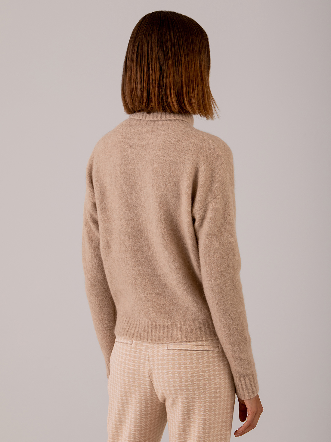 Detailansicht von Rollkragenpullover von JOHNNY LOVE