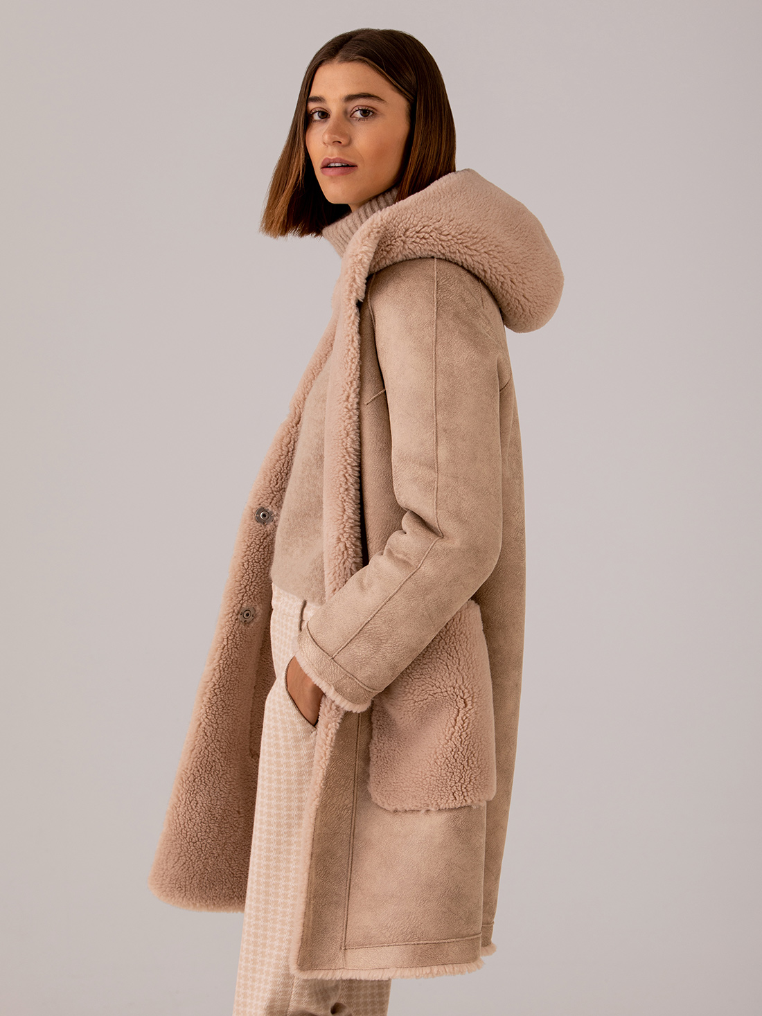 Detailansicht von Wendbarer Teddy-Mantel von ARMA