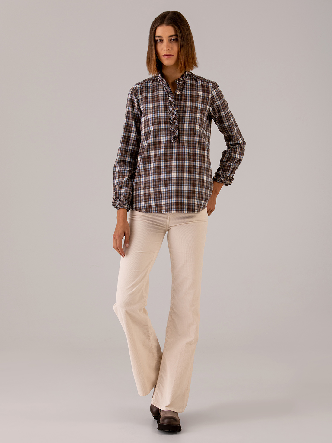 Detailansicht von Baumwollbluse mit Rüschung von AGLINI