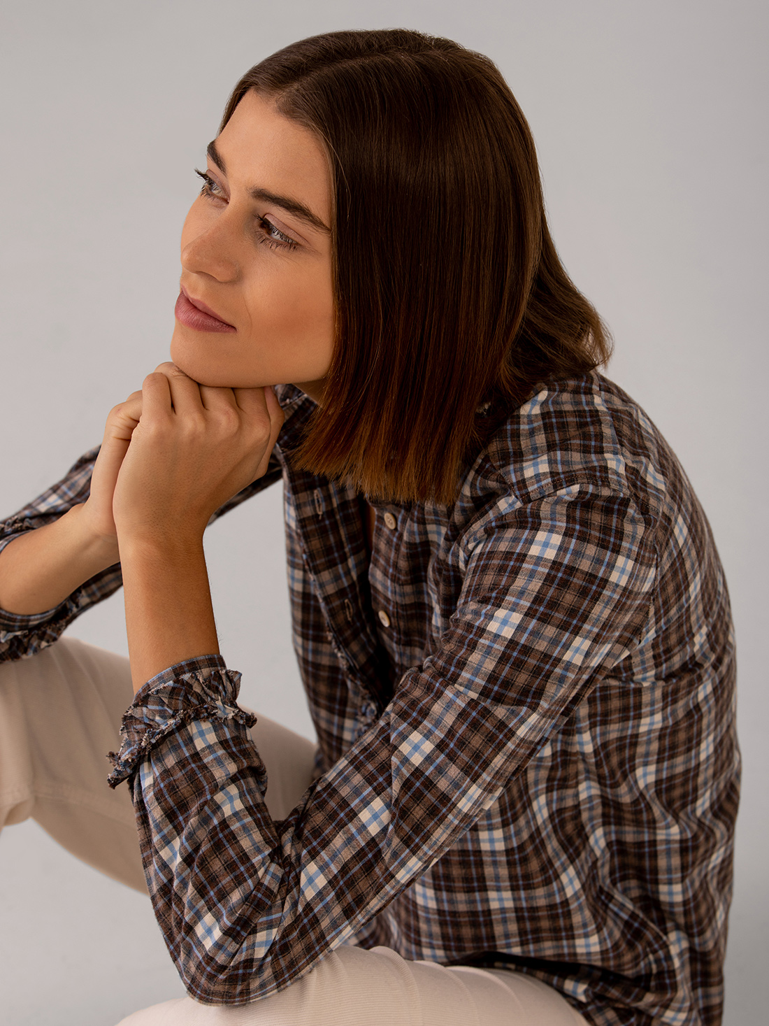 Detailansicht von Baumwollbluse mit Rüschung von AGLINI