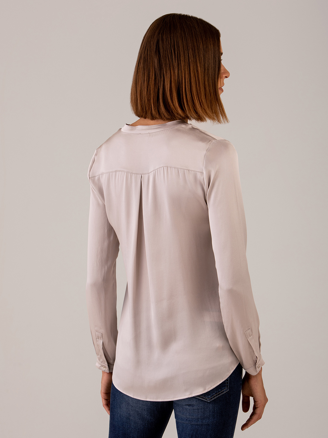 Detailansicht von Seidenbluse von DANIELS