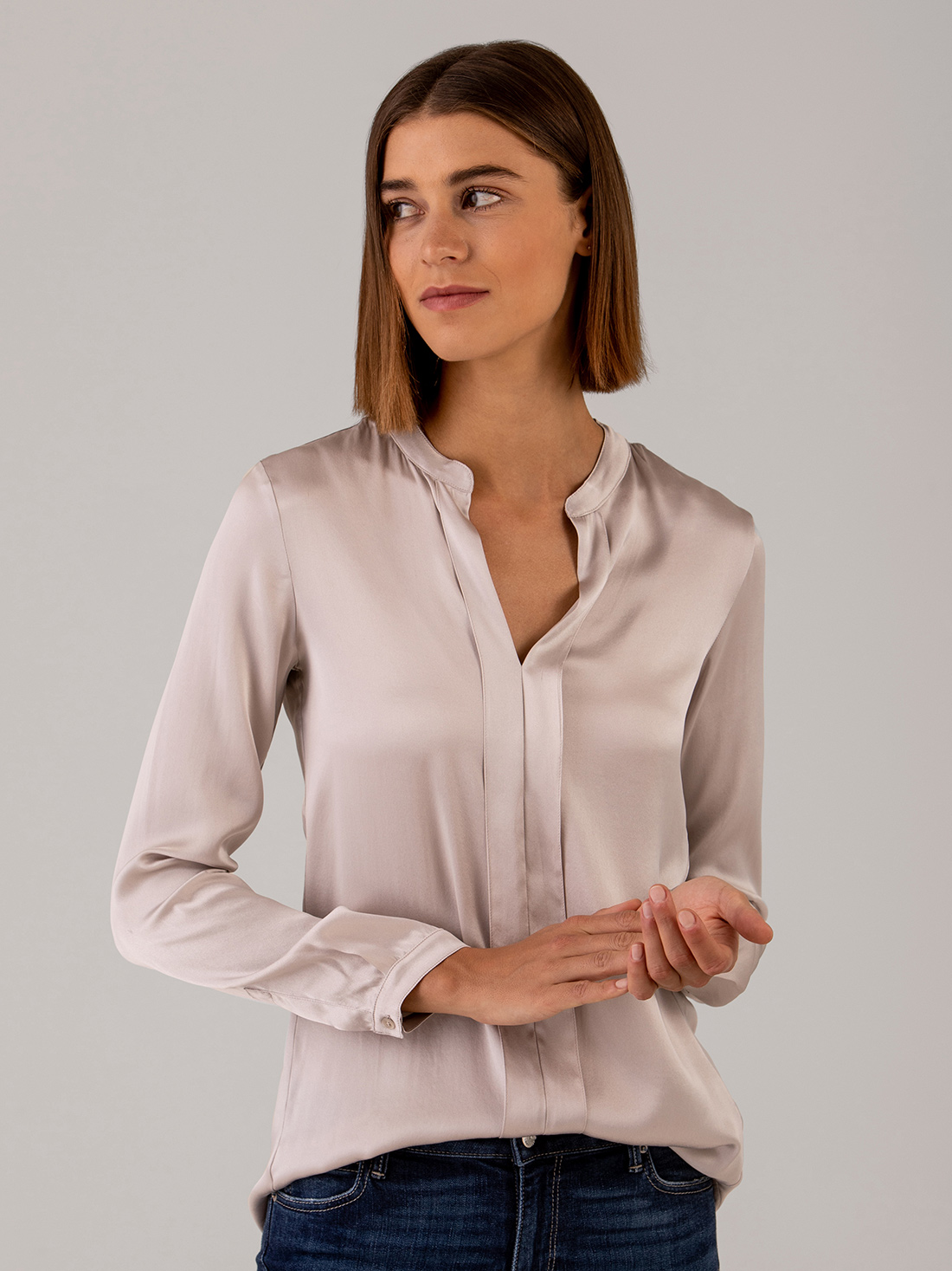 Detailansicht von Seidenbluse von DANIELS