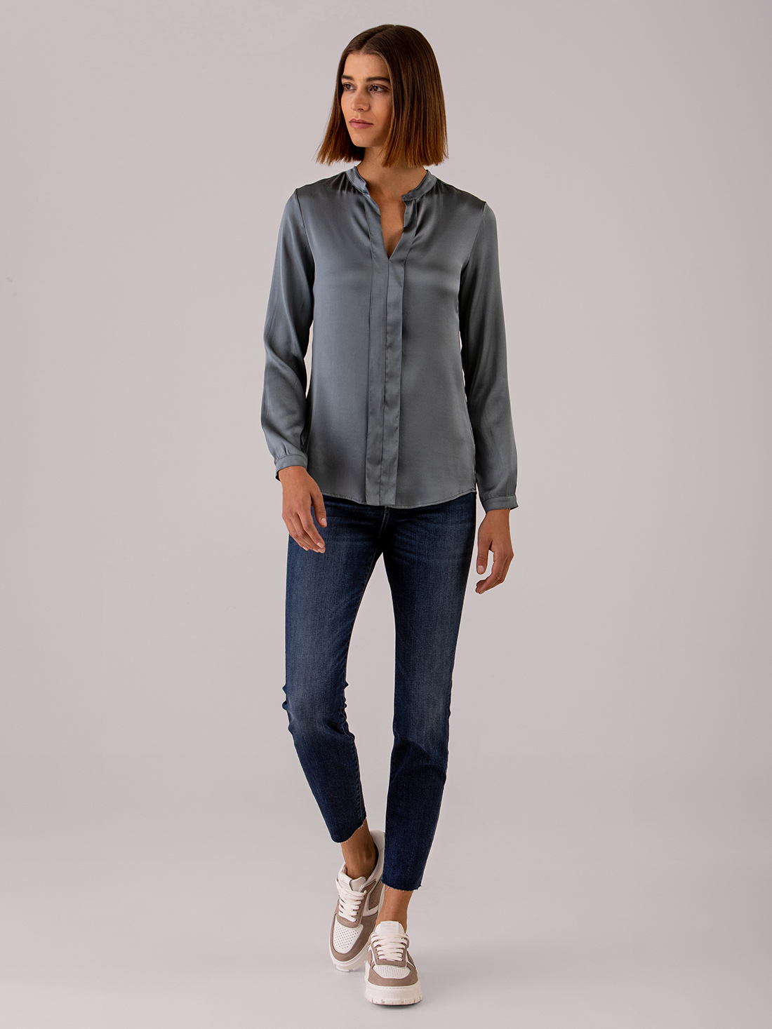 Detailansicht von Seidenbluse von DANIELS