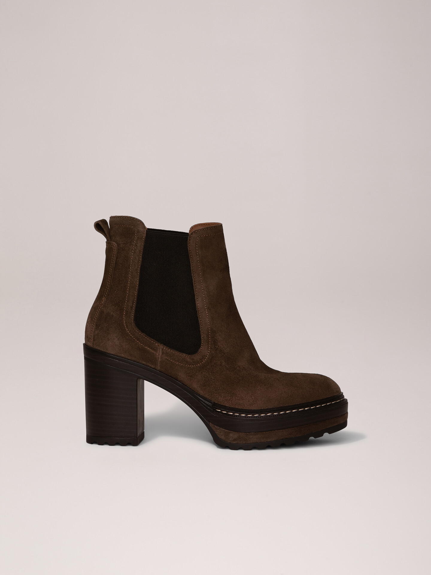 Detailansicht von Ankle-Boots aus Leder von PONS QUINTANA