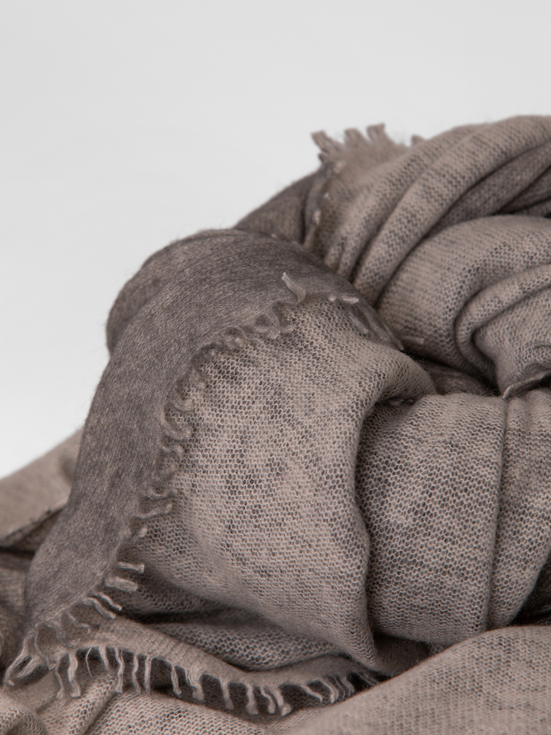 Detailansicht von Schal aus Cashmere von PUR SCHOEN