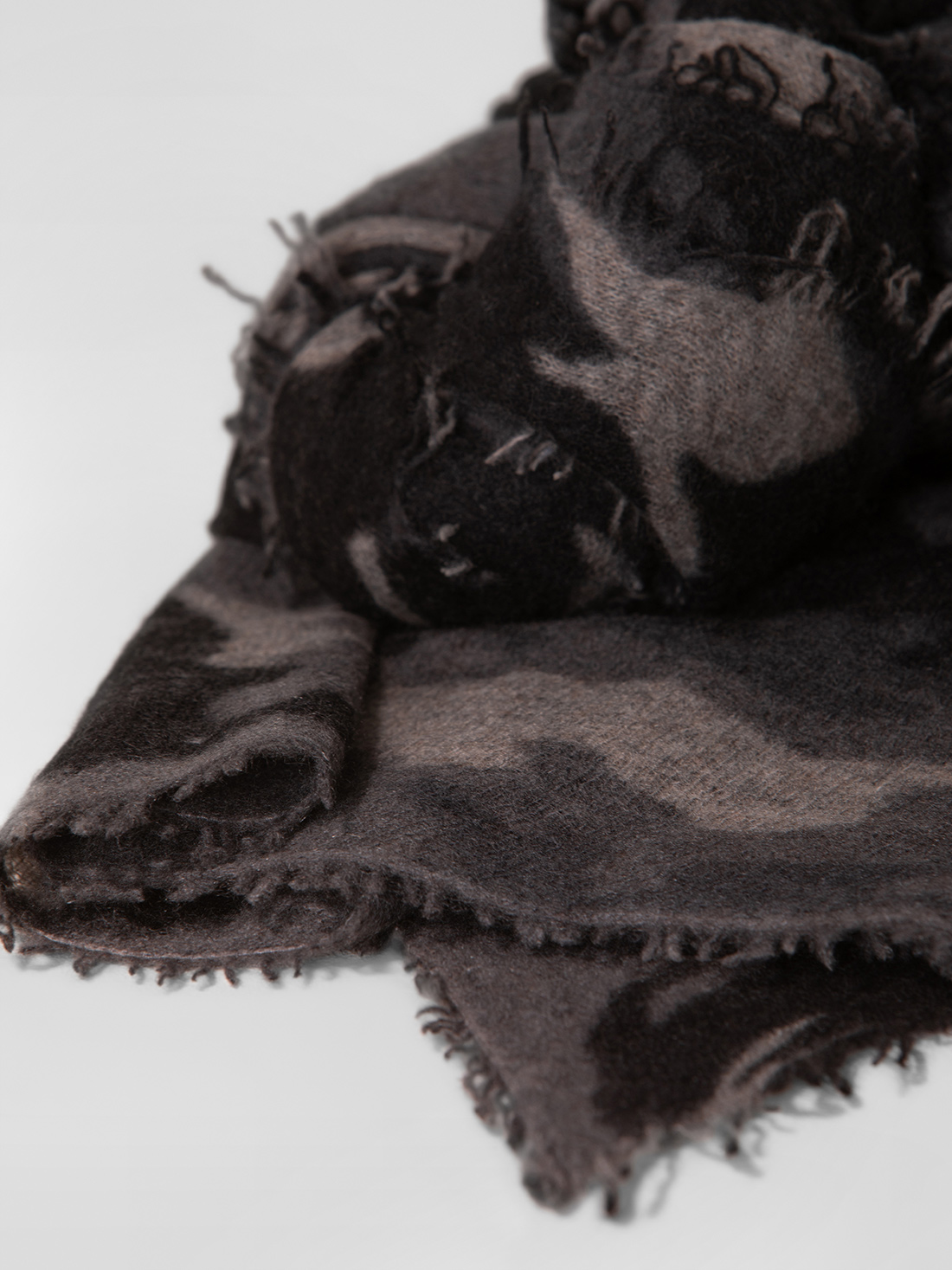 Detailansicht von Schal aus Cashmere von PUR SCHOEN