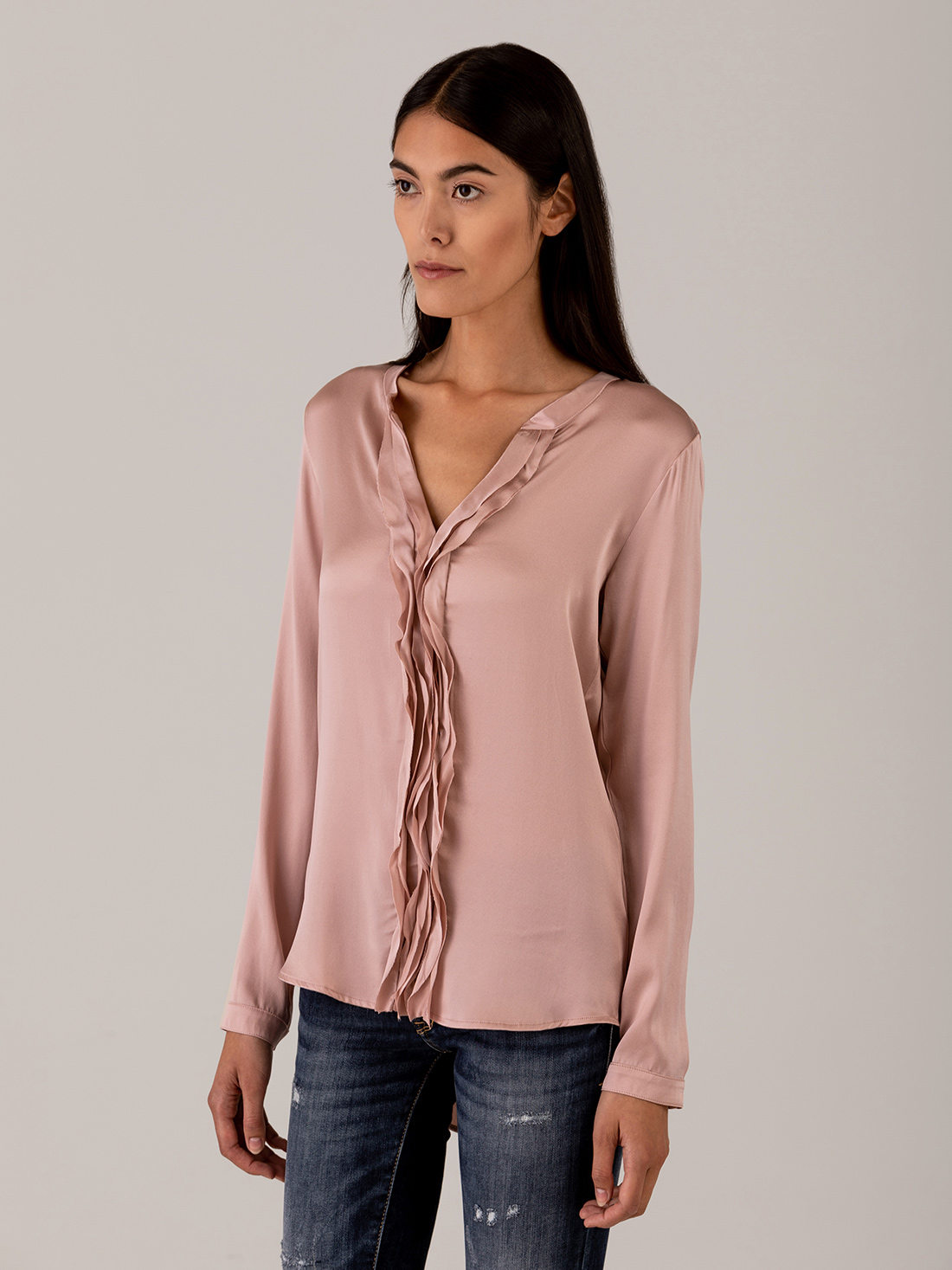 Detailansicht von Seidenbluse mit Rüschung von DANIELS