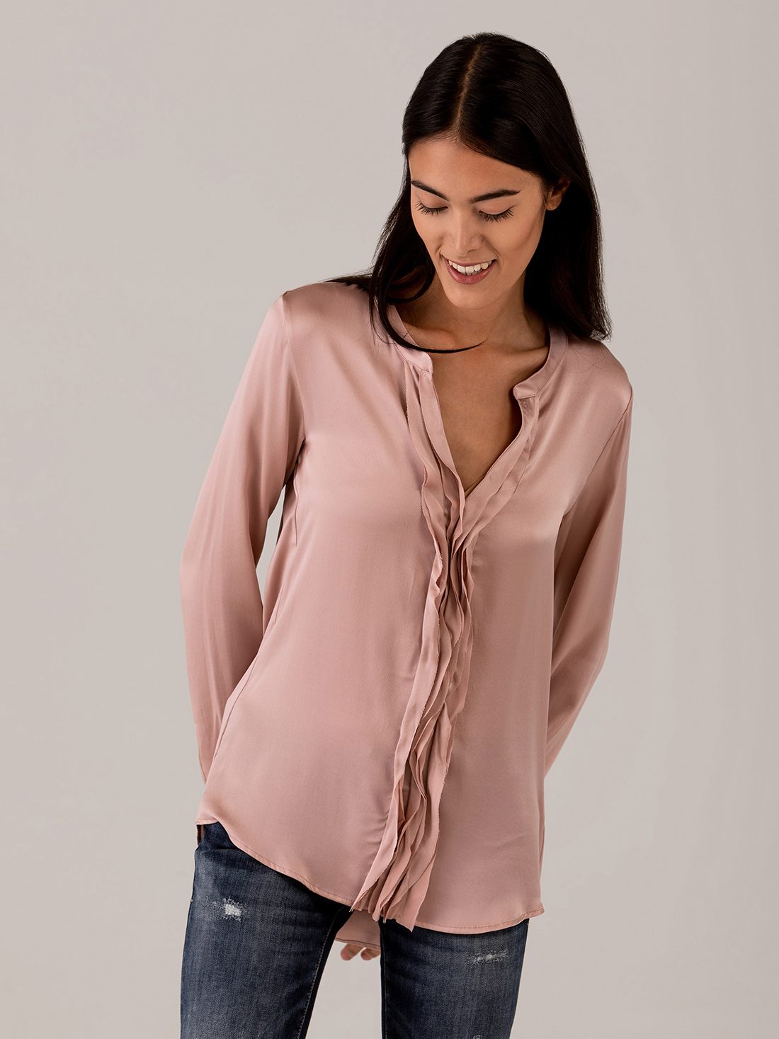 Detailansicht von Seidenbluse mit Rüschung von DANIELS