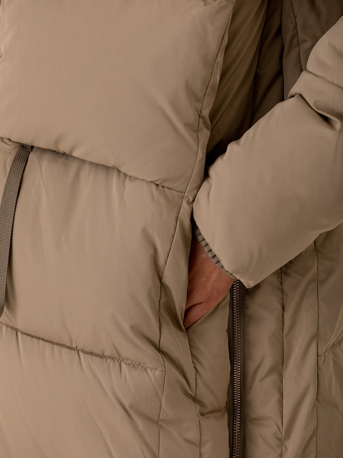 Detailansicht von Langer Steppmantel von EMBASSY