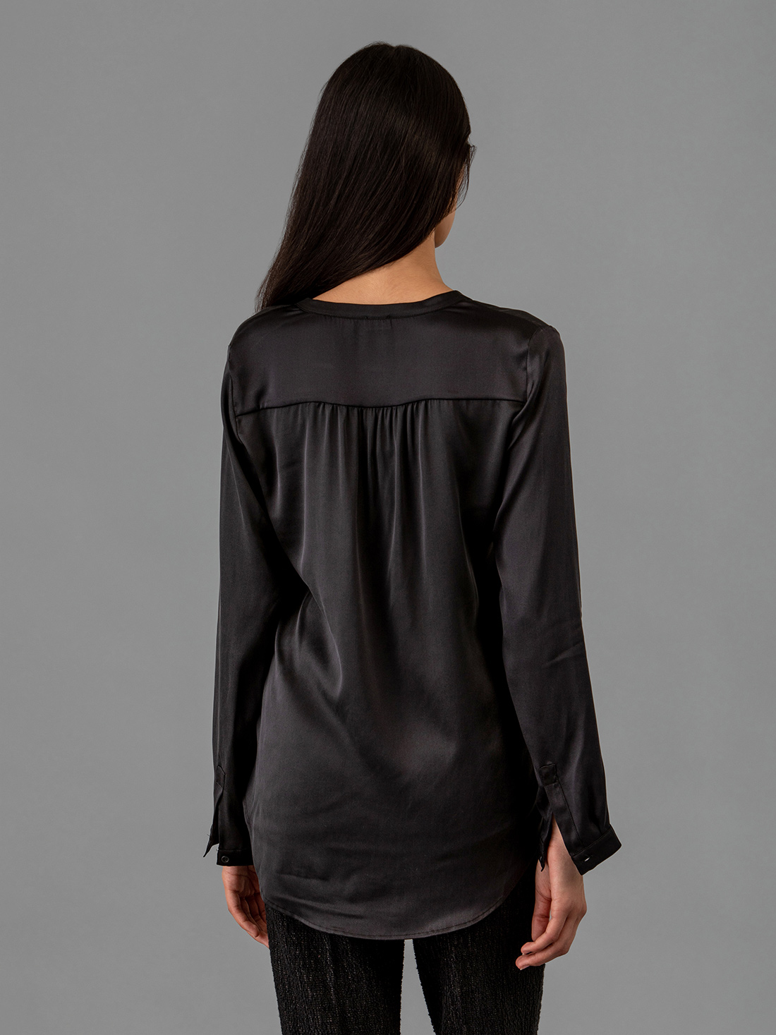 Detailansicht von Seidenbluse mit Rüschung von DANIELS