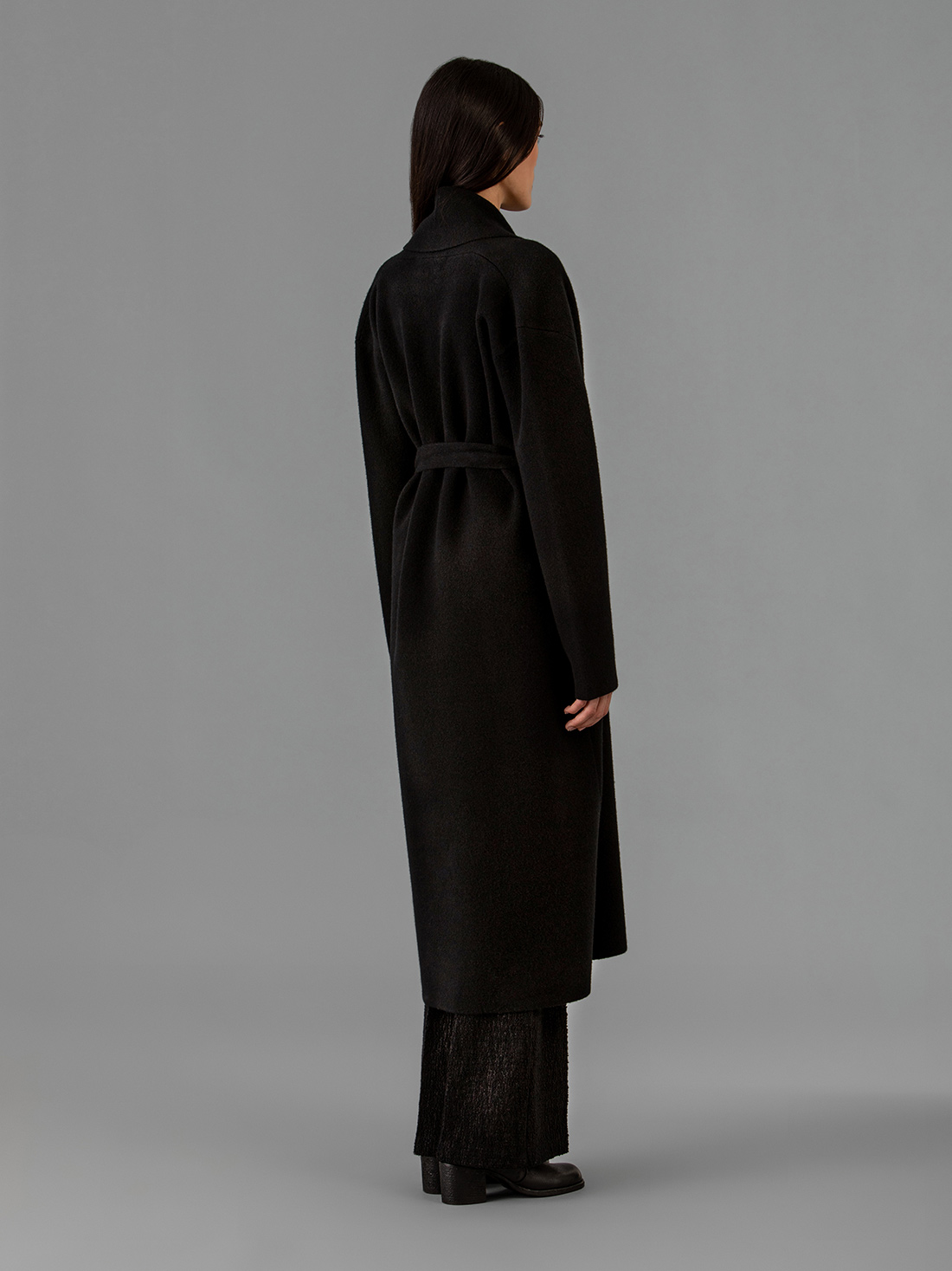 Detailansicht von Wollmantel von ROBERTO COLLINA