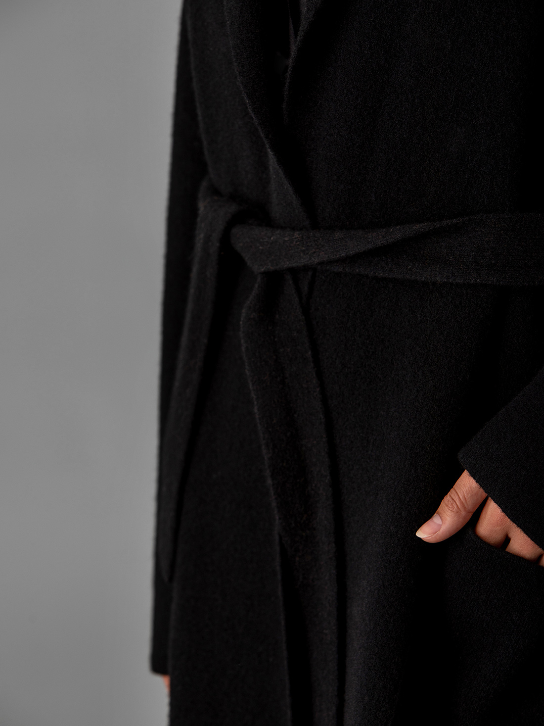 Detailansicht von Wollmantel von ROBERTO COLLINA