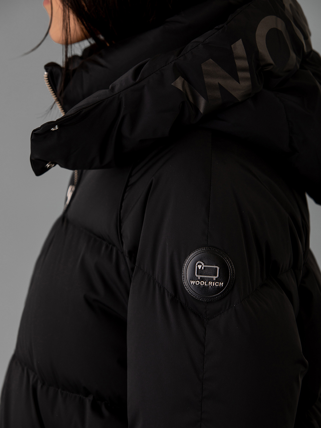 Detailansicht von Daunenjacke von WOOLRICH