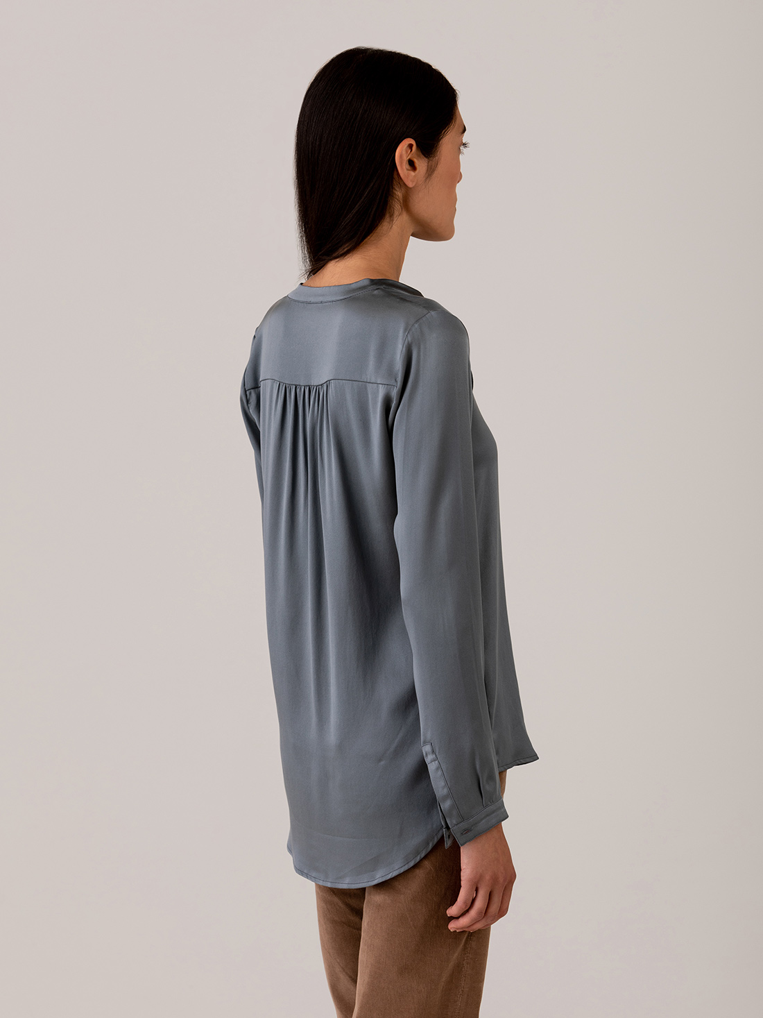 Detailansicht von Seidenbluse mit Rüschung von DANIELS