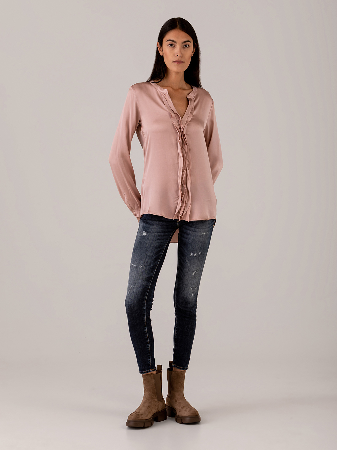 Detailansicht von Seidenbluse mit Rüschung von DANIELS