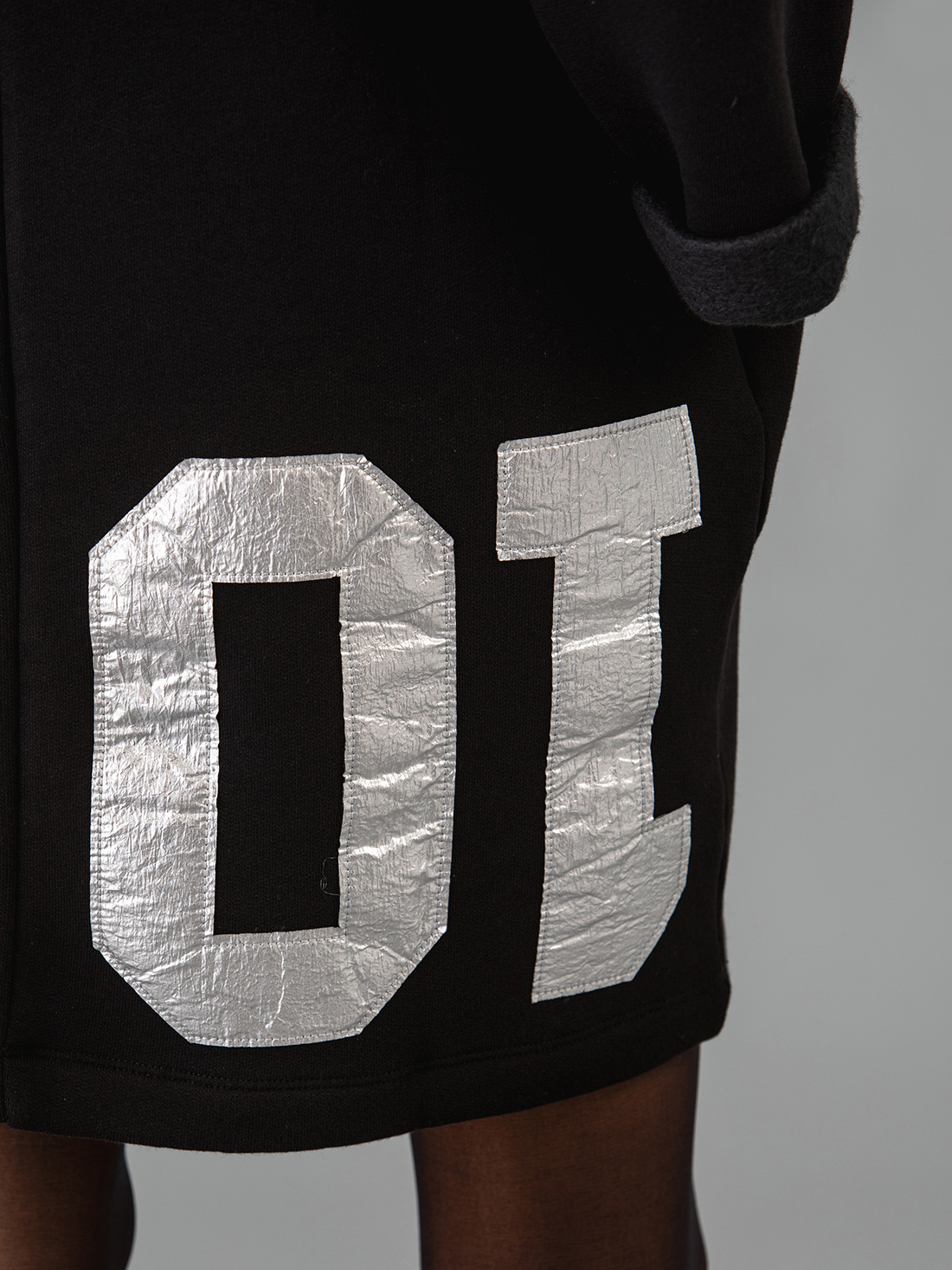 Detailansicht von Midi-Sweatshirtkleid aus Baumwolle von 10 DAYS